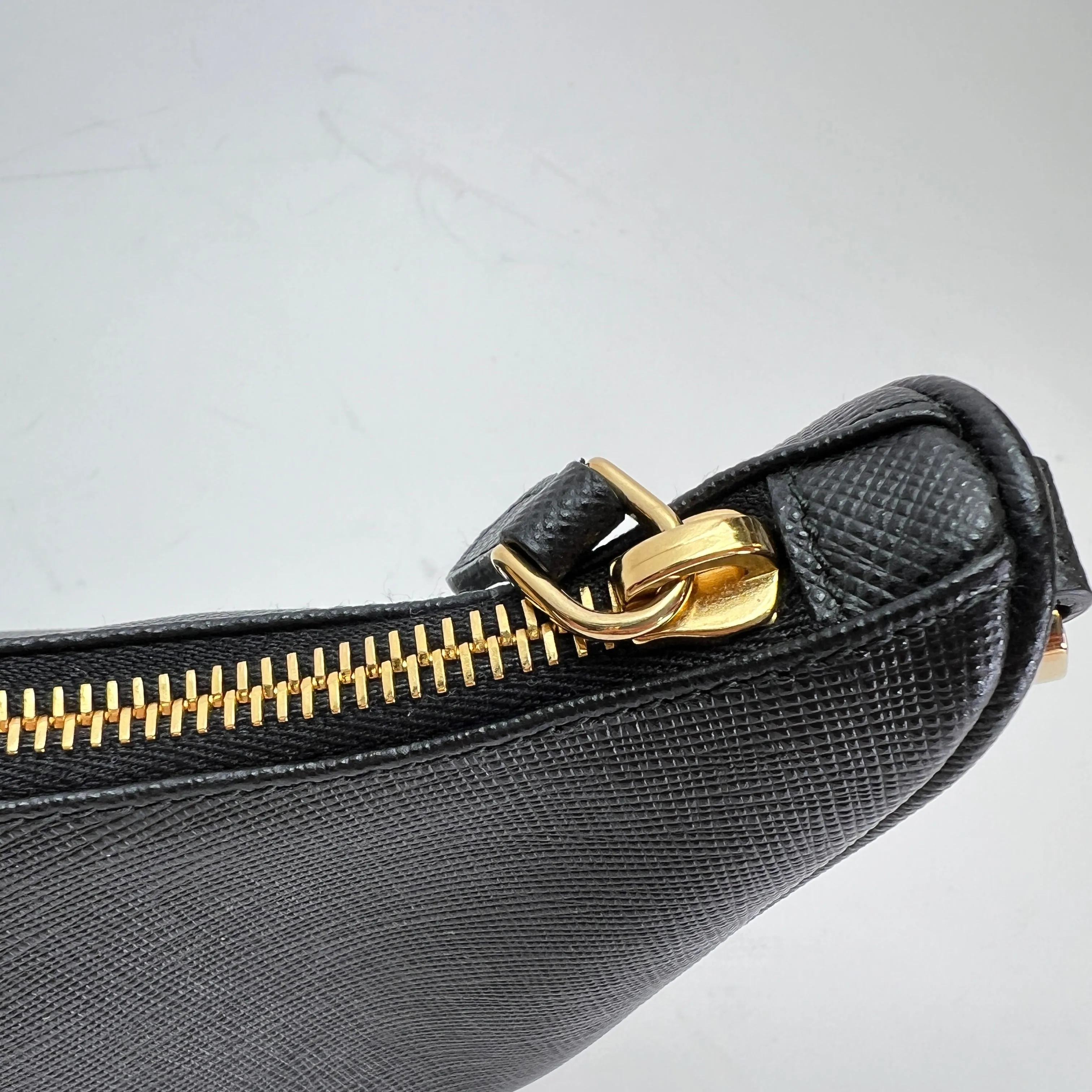 Re-Edition 2005 Black Crossbody Bag in Saffiano Leather, Gold hardware