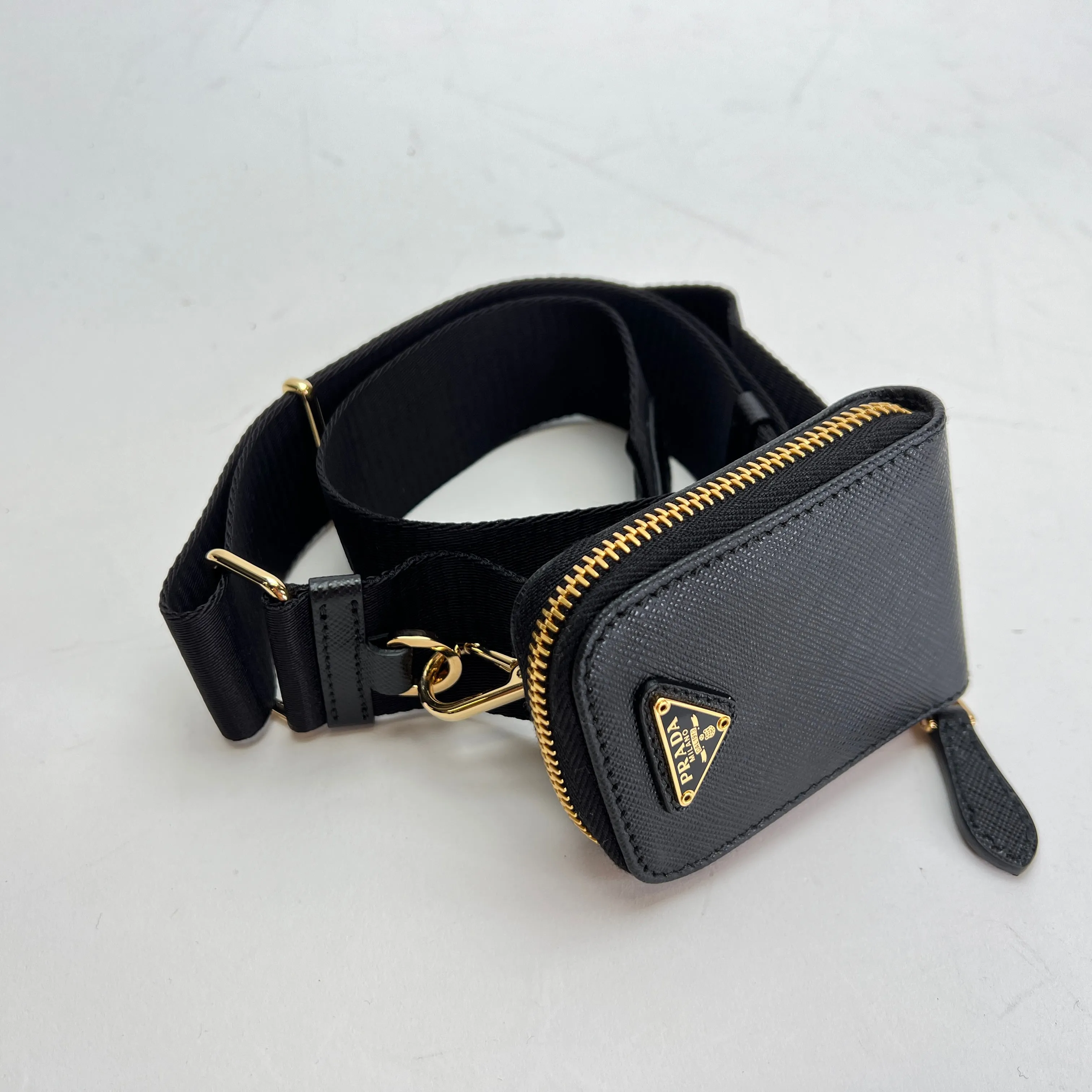 Re-Edition 2005 Black Crossbody Bag in Saffiano Leather, Gold hardware