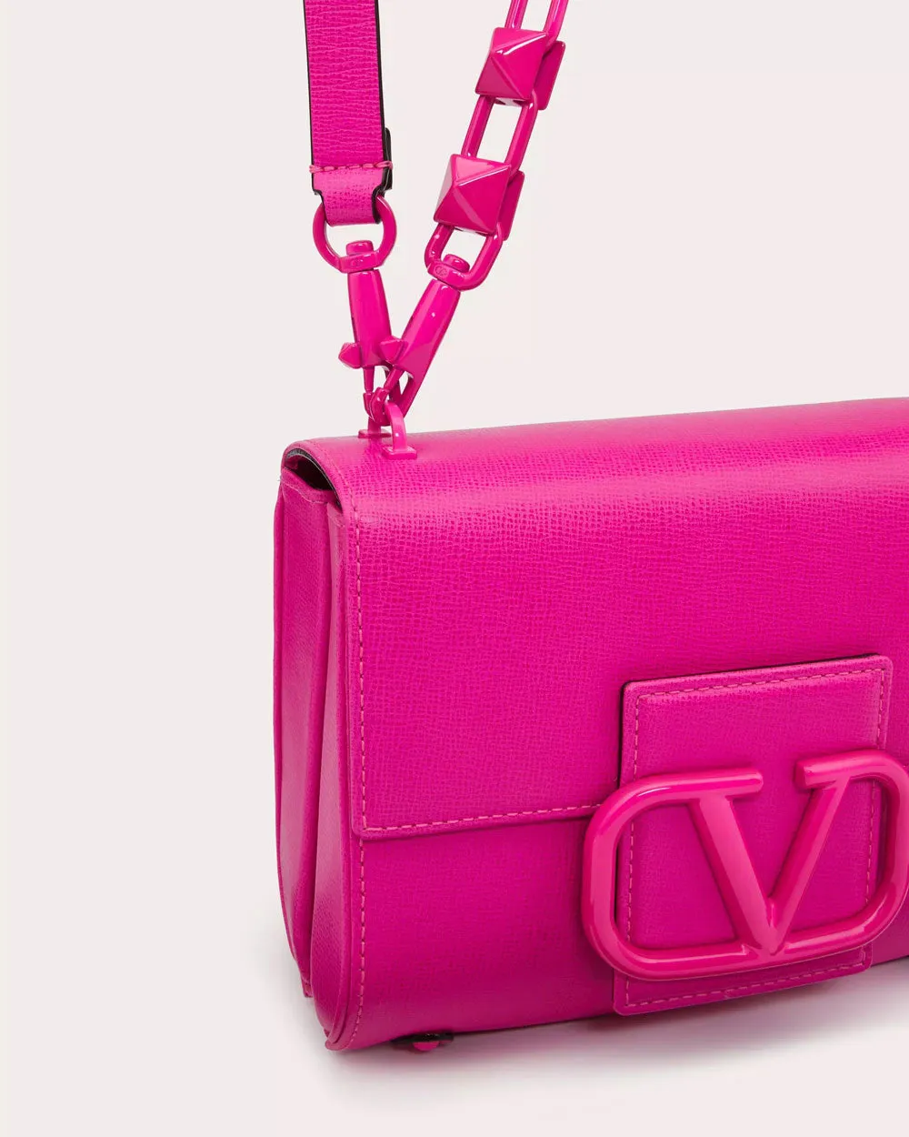 Stud VLOGO Grainy Calfskin Shoulder Bag in Pink PP