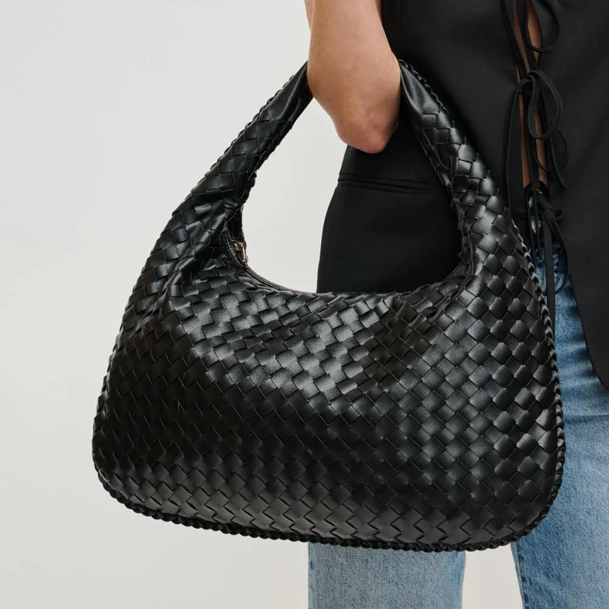 Victoria Hobo Black